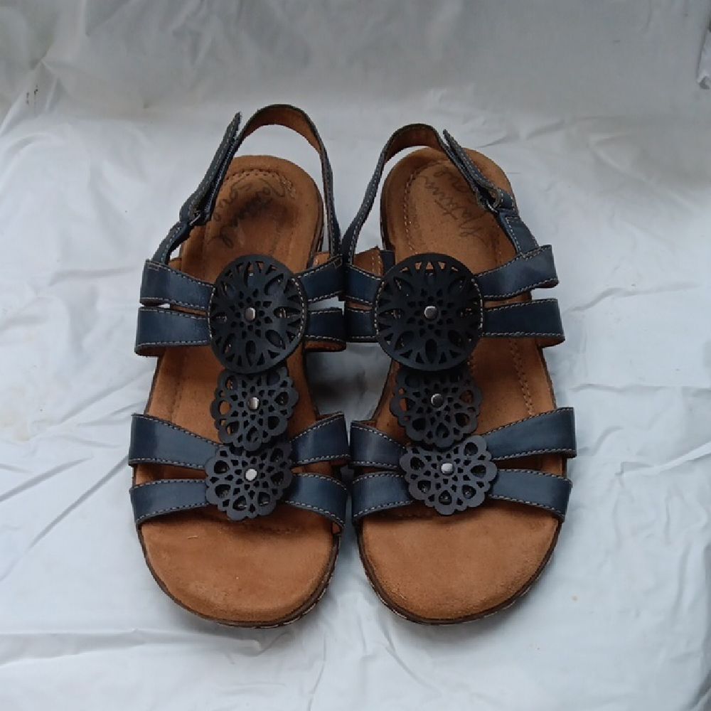 Natural Soul Blue/Gray and Tan Sandals Women 9M